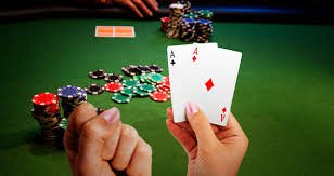 bmk888 Live Casino mobile app မြန်မာ ကစားသမား phone ဖြင့် ကစားနေသောပုံ